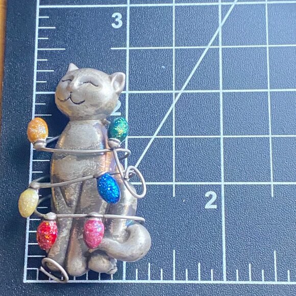 Lot Of 5 Holiday Brooch Pins Vintage To Modern Festive Cat Penguin Poinsettia - Picture 5 of 16